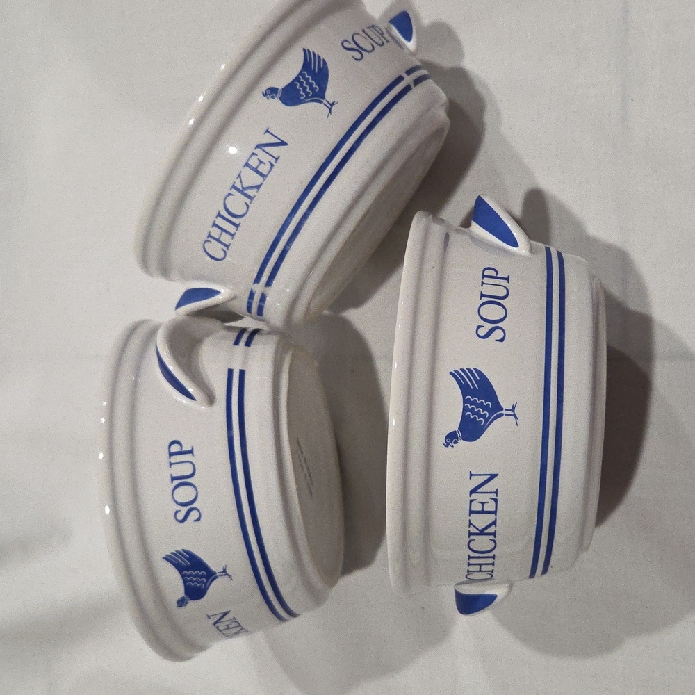 F.T.D.A. 1985/1986 Korean Chicken Soup Bowl Ceramic Blue/White Chicken Country
